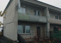 Украинский лидер Владимир Зеленский, в ходе своего визита в город Золотое в Донбассе остановился переночевать в квартире у местного жителя