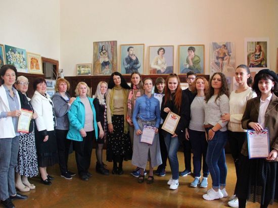 Эстафета поколений: В Ялте открылась художественная выставка