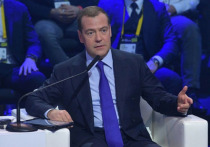 Глава российского кабмина Дмитрий Медведев поручил Роспотребнадзору изменить оценку уровня шума вблизи аэропортов, пишут «Ведомости» со ссылкой на протокол совещания