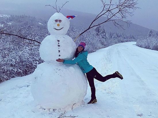 Жители Колымы слепили трёхметрового снеговика