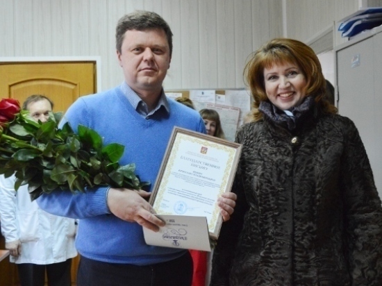 Вячеслав Юдин принимает поздравления от администрации и коллег