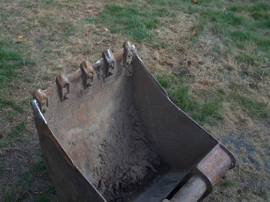 В Смоленске в центре города украли ковш от экскаватора весом 100 кг