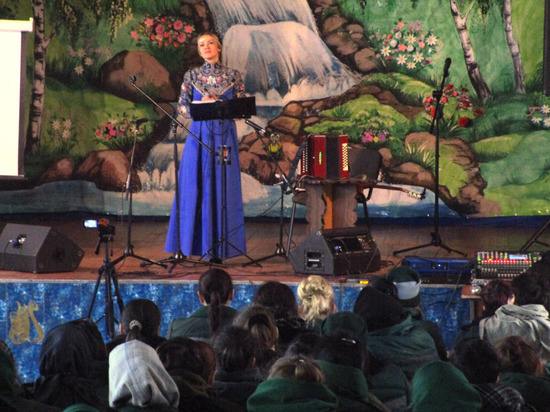 Певица Юлия Славянская выступила в женской колонии в Чувашии