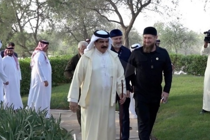 Халиф 365. Кадыров в Эмиратах. Халиф Кадыров. Кадыров с арабским принцем.