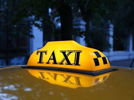 В Оренбурге пассажир украл деньги у таксиста