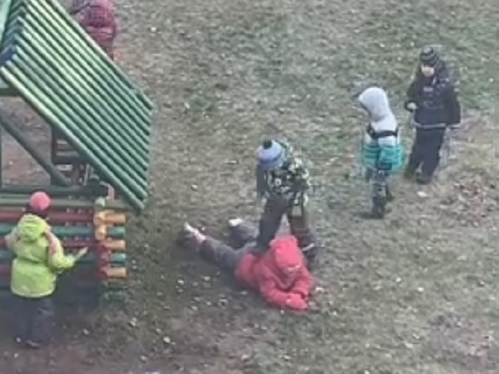 Ярославскую воспитательницу, при которой избивали девочку, уволили