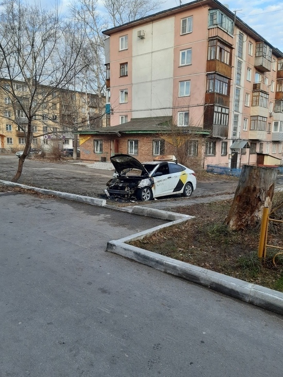 В Бийске массово загорелись машины «Яндекс.Такси»
