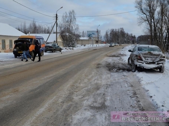 В Тверской области маршрутка с пассажирами протаранила легковушку