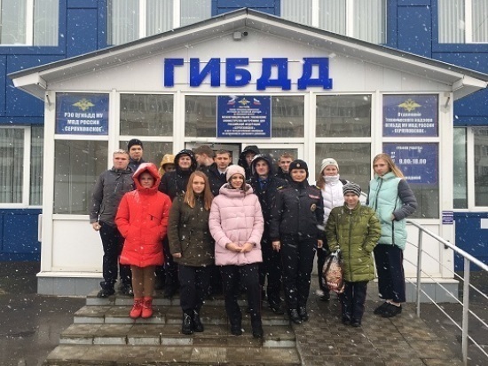 Старшеклассники городской СОШ № 11 посетили музей Серпуховского отдела ведомства