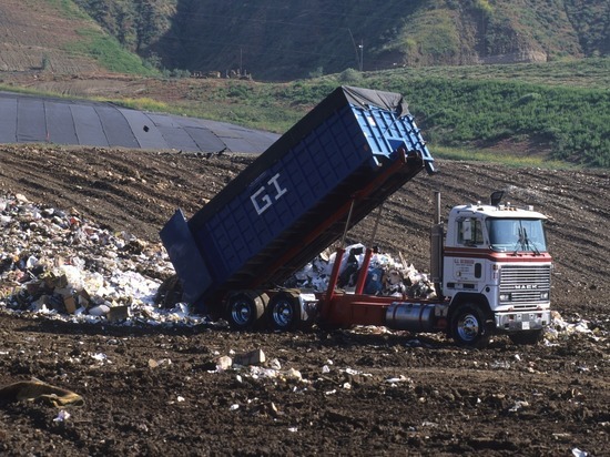 В регионе установили предельные тарифы на вывоз мусора в двух зонах