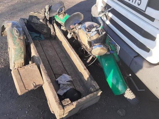 Пьяный мотоциклист без прав пострадал в ДТП с фурой в Чите