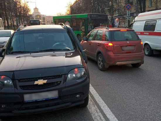 Двум новокузнечанкам понадобилась медицинская помощь после ДТП с автобусом