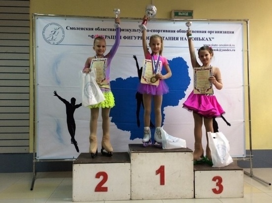 В Смоленске прошли детские соревнования по фигурному катанию