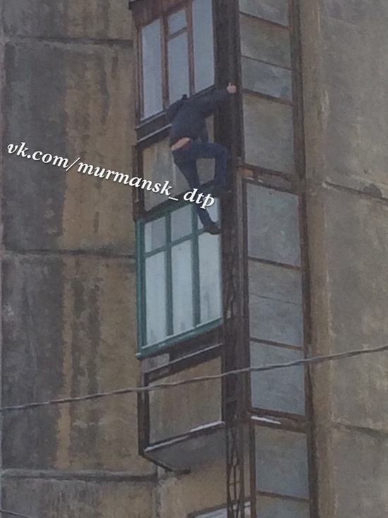 В Мурманске выжил упавший с шестого этажа парень