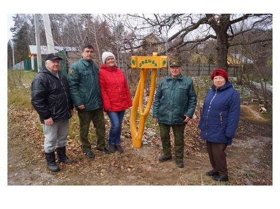 В Серпухове лесничие благоустроили родник на Карповой поляне