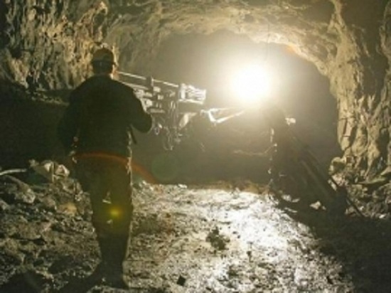 Почти 6 часов тушили пожар на руднике в Магаданской области