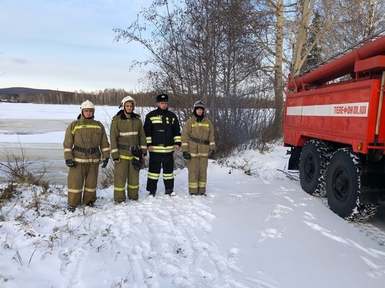 В Свердловской области велосипедист провалился под лед