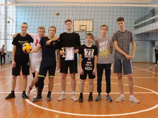 Школьники в Лихославльском районе разыграли кубок по волейболу