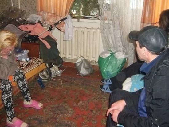 Справляют нужду где придется: пьяницы из притона запугали многодетную семью в Рубцовске