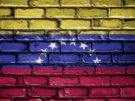 Сальвадор высылает весь дипкорпус Венесуэлы
