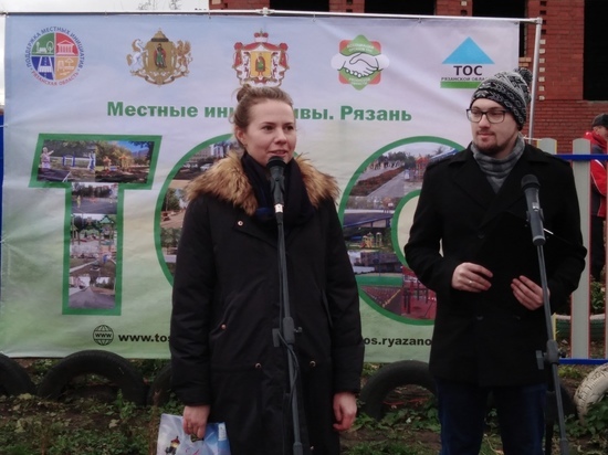 В рамках местных инициатив благоустроили площадку на улице Пойменной