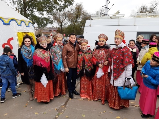 В Калмыкии гостей праздника угощали борцоками и джомбой