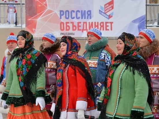 Митингом и хороводом отметили День народного единства в Салехарде