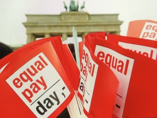 Женщины в Германии работают бесплатно с января по март