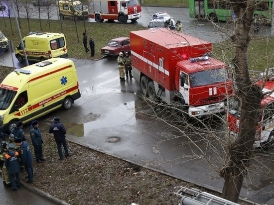 На пожаре в Казани спасены 28 человек, в том числе с помощью высотной спецтехники - 5 человек.
