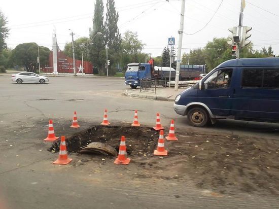 Более 170 машин попали в ямы и колодцы во время ремонта дорог в Калуге