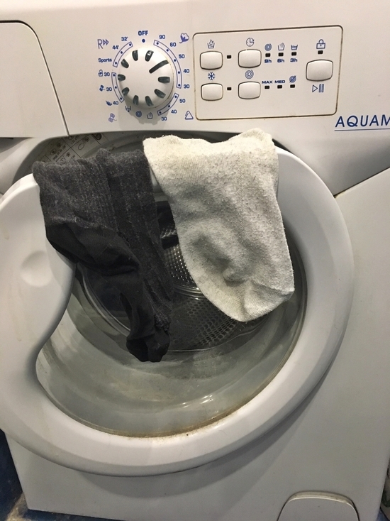 Куда исчезают носки из стиральной машины: премия ученым 500 тыс $