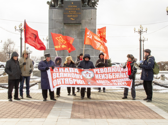 Хабаровские коммунисты разделились в годовщину Октябрьской революции