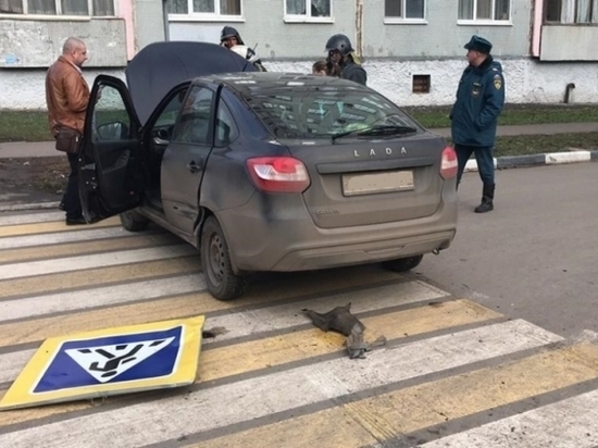 В Новомосковске на пешеходном переходе столкнулись 3 автомобиля