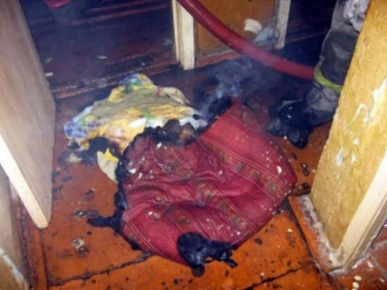 В Смоленске горящая постель в квартире чуть не привела к большой беде