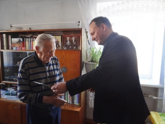 В Бурятии поздравили с 95-летием участника Курской битвы