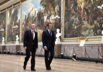 По мнению президента Франции Эмманюэля Макрона, у России есть три сценария развития: выстроить конструктивные отношения с ЕС; стать сверхдержавой, опираясь на собственные силы; стать вассалом Китая