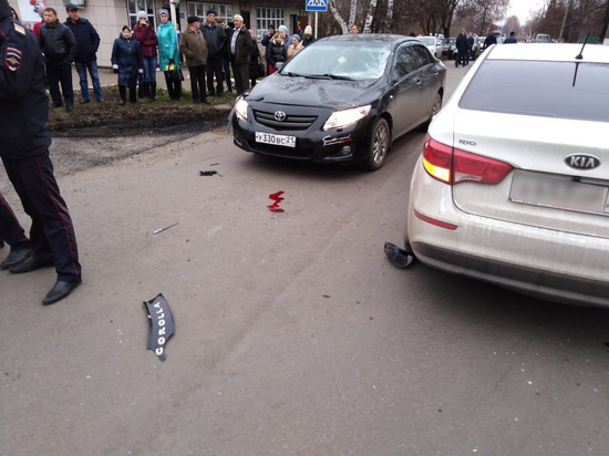 В Алатыре пьяный водитель иномарки сбил трех пешеходов В Алатыре пьяный водитель иномарки сбил трех пешеходов