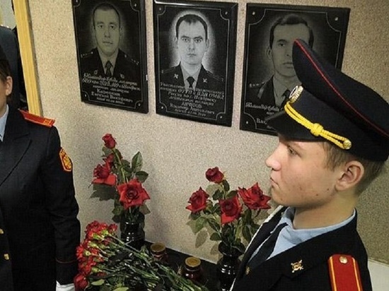 В Ноябрьске установили мемориал трагически погибшему участковому