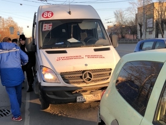 Три машины столкнулись в Челябинске на перекрестке Проспекта Ленина и Героев Танкограда