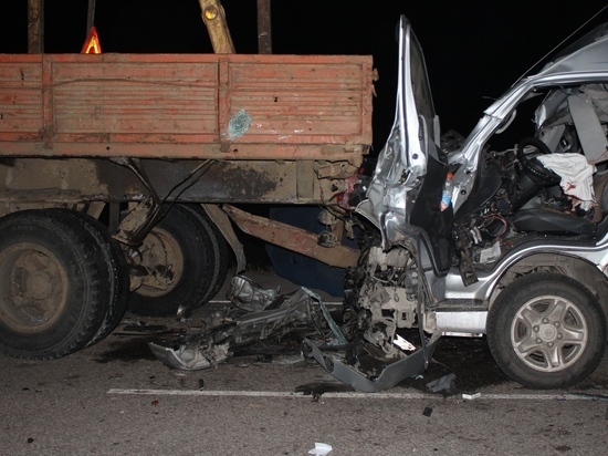 В страшной аварии с микроавтобусом под Новоселово погибли двое