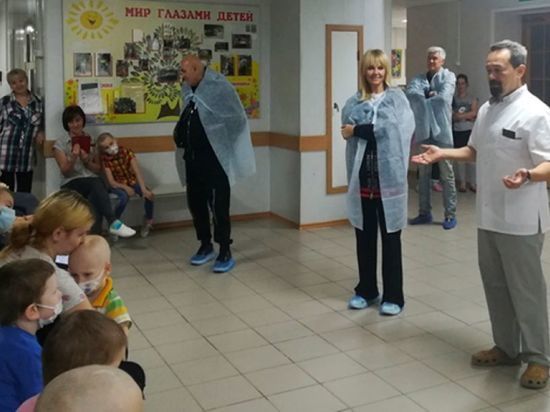 Певица Валерия посетила оренбургский детский онкодиспансер
