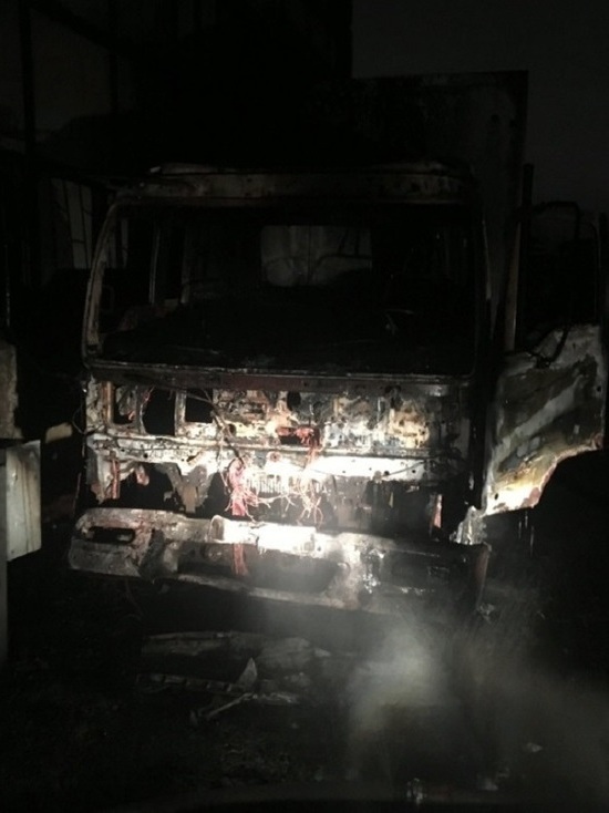 В Ярославле пожар уничтожил грузовой автомобиль