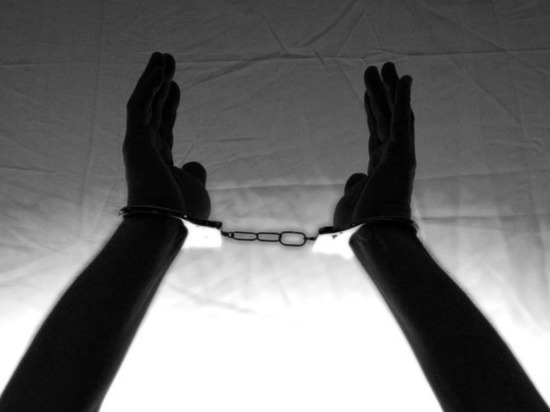 Таксист изнасиловал и ограбил женщину-инвалида в Красном Селе