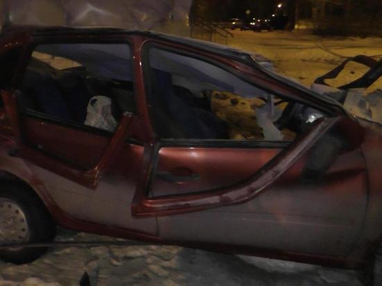 В Тавде водитель Калины врезался в дом: один погиб, трое травмировались