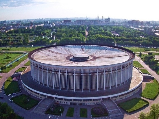 Сегодня, 11 ноября, активисты, переживающие за будущее спортивно-концертного комплекса «Петербургский» вышли на одиночные пикеты, чтобы в очередной раз высказать свою точку зрения