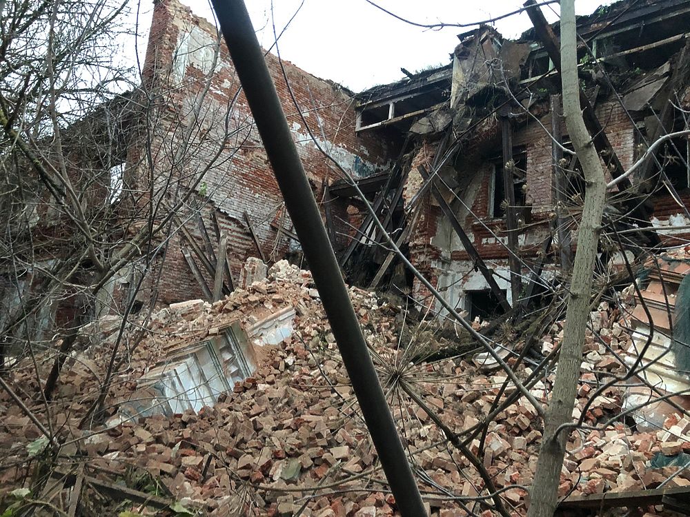 Кимры без лица: в Тверской области рухнул гигантский фасад Гостиного двора