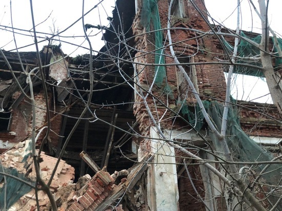 Опубликовано фото с рухнувшего Гостиного двора в Тверской области