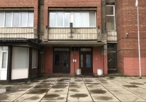 Сегодня в суде доцент Олег Соколов, подозреваемый в убийстве 24-летней аспирантки Анастасии Ещенко, разыграл спектакль: рыдал, выл, бился головой о стенки «аквариума», обвинял погибшую в том, что она довела его до нервного срыва и называл Настю «чудовищем»