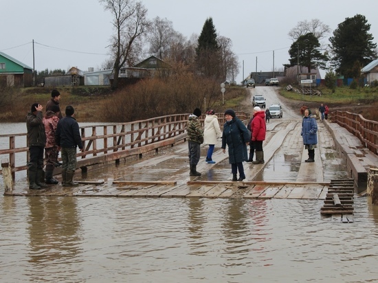 В Кировской области затопило мост через Немду