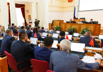В Улан-Удэ состоялась восьмая сессия Народного Хурала Бурятии, традиционно принесшая немало сюрпризов, как, например, создание специальной комиссии по расследованию участия депутатов-коммунистов в мятежных митингах по итогам выборов мэра Улан-Удэ